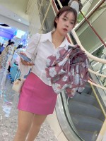 1244【KFC】短裙少妇下班逛街。肉色丝袜半透内内前后CD