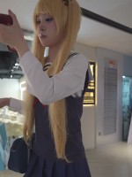 1002【xxn-310】双马尾水手服cos小姐姐..椅子太小粉内露出双视角
