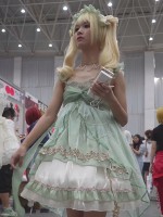 1063【xxn-326】双马尾蕾丝裙美女..穿裙撑无打底..浅黄内前后CD