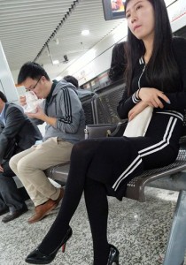 黑丝黑色高跟长发美女[985M]