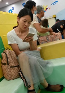 亲子乐园端庄丝蕾长裙少妇黑色短丝[1.5G]