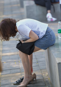 走累了脱了高跟鞋换平底鞋的瞬间魅力，这玉足太美57张原图