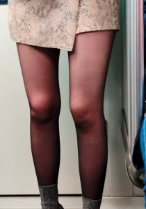 黑丝蛇皮短裙长腿美女[3.7G]