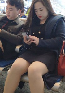 不安分的肉丝袜高跟小肥妞[680M]