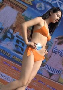 高校极品比基尼美女模特走秀[1.87G]