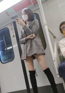 隐约看到了她的裤边[1.72G]