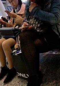 牛仔衣黑丝黑鞋四眼妹[548M]