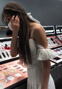 【TIMCOB】⭐CD原创⭐试妆的小姐姐！NN看起来很鼓！两部！[343M] 解压密码：街拍爱好者