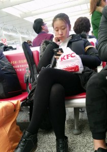 黑色羽绒服黑丝美腿美少女[802M]