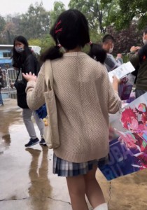 【TIMCOB】⭐精品CD⭐双马尾JK小姐姐逛展！刚成年还没长开！[1.08G]