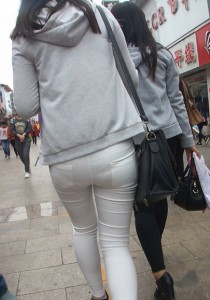 Paul大师作品-紧身白裤学生MM摔倒了[2.42G]