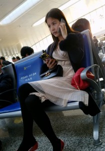 米色连衣裙黑丝红色尖头皮鞋[766M]