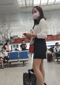 凉鞋少妇的丝袜破了[1.21G]