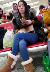 黑色滑雪衫紧身牛仔裤[432M]