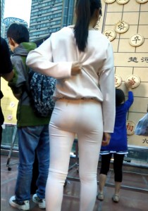 弈龙-白裤女友内痕明显翘臀圆润[414M]