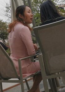 奶茶店气质美妈悠闲晾脚[899M]