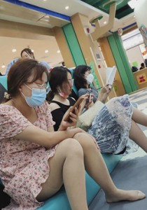 221五一精选亲子乐园两眼镜肉丝美妈并坐全场亮点两部