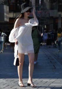 169薄纱香肩美女198张