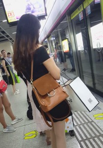 012酷似Angelababy的美腿高跟丝袜身材气质都像