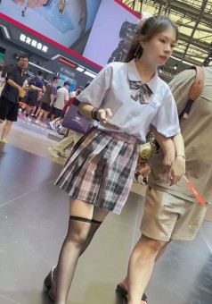 1283【KFC】JK制服学生妹和男友逛街·过膝黑丝可爱白内前后CD超清