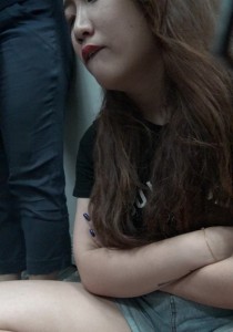 【街拍之魂】地铁上不安份的红玫瑰[3.11G]