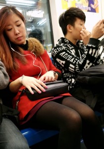 红衣黑丝黑鞋[845M]