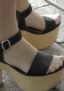 且听风吟4K丝足-绝美的灰丝袜[715M]