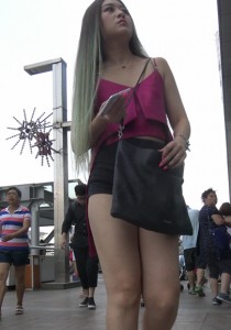 【街拍之魂】超性感粉色高跟黑色短裤丰腴少妇第一季[3.81G]