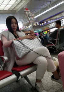 粉红毛衣白裤白鞋[1.62G]