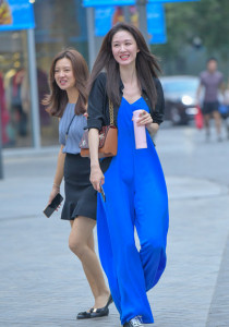 微笑的姑娘确实美，亮点自己找30张