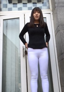 Paul大师作品-小雨性感紧身白裤肥臀[5.73G]