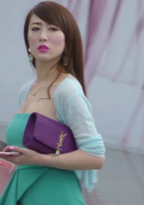 【王的女人】街拍绿衣大胸女[231M]