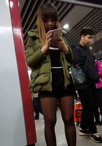 军绿色滑雪衫黑丝美腿[1.24G]