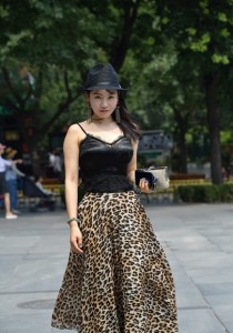 黑色吊带里的挺拔原图52张