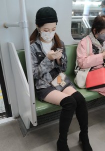 长靴细腿美女聊天很有趣[2.95G]