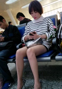 白色条纹毛衣热裤美腿挑鞋[2.24G]