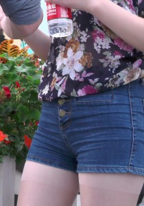 【彩虹猎人】超性感超短热裤美女，喜欢吗？[2.14G]