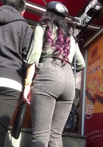 【街拍之魂】令人窒息的极品美臀大美女[2.13G]