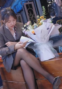 203受欢迎的颜值美女黑丝平跟凉脚闺蜜也不差视频5分24秒