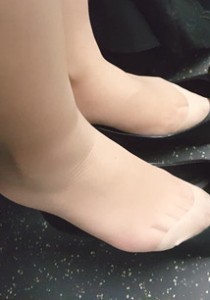025商务区气质美女的高跟丝袜美足