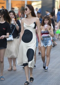 176丝滑斑点裙气质美女71张