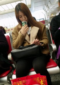 喝饮料的黑丝美少女[630M]