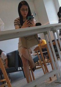 长发连衣裙眼镜美女超薄肉丝袜高跟[519M]
