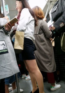 白衣粉红色围巾黑色短裙黑丝[887M]