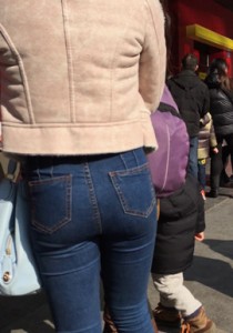 【熬夜猫】丰满超翘的年轻小姨[584M]