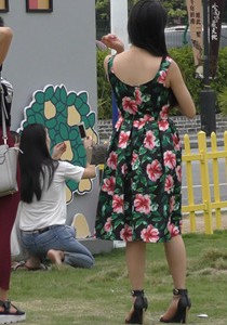 【王的女人】花裙美女你走光啦[825M]