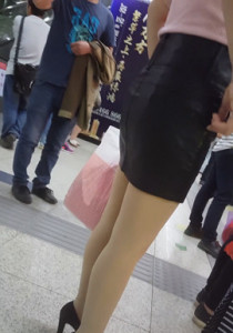 094丰满的肉丝袜高跟少妇身材真哇塞[180M]