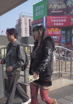 1083(BC-AA-603)精神小妹冬天超短裙豹纹丝袜..情趣开裆内露屁股缝