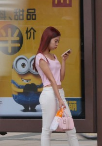 【王的女人】白裤翘臀女大学生[1.05G]