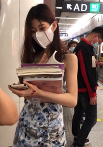 【TIMCOB】⭐CD原创⭐超美初中班主任！和学生聊完全不知被拍[436M]